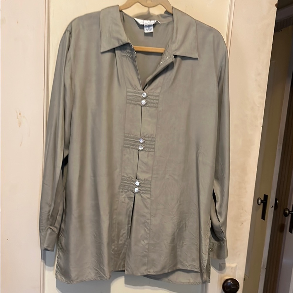 Women’s Button-Up tunic top